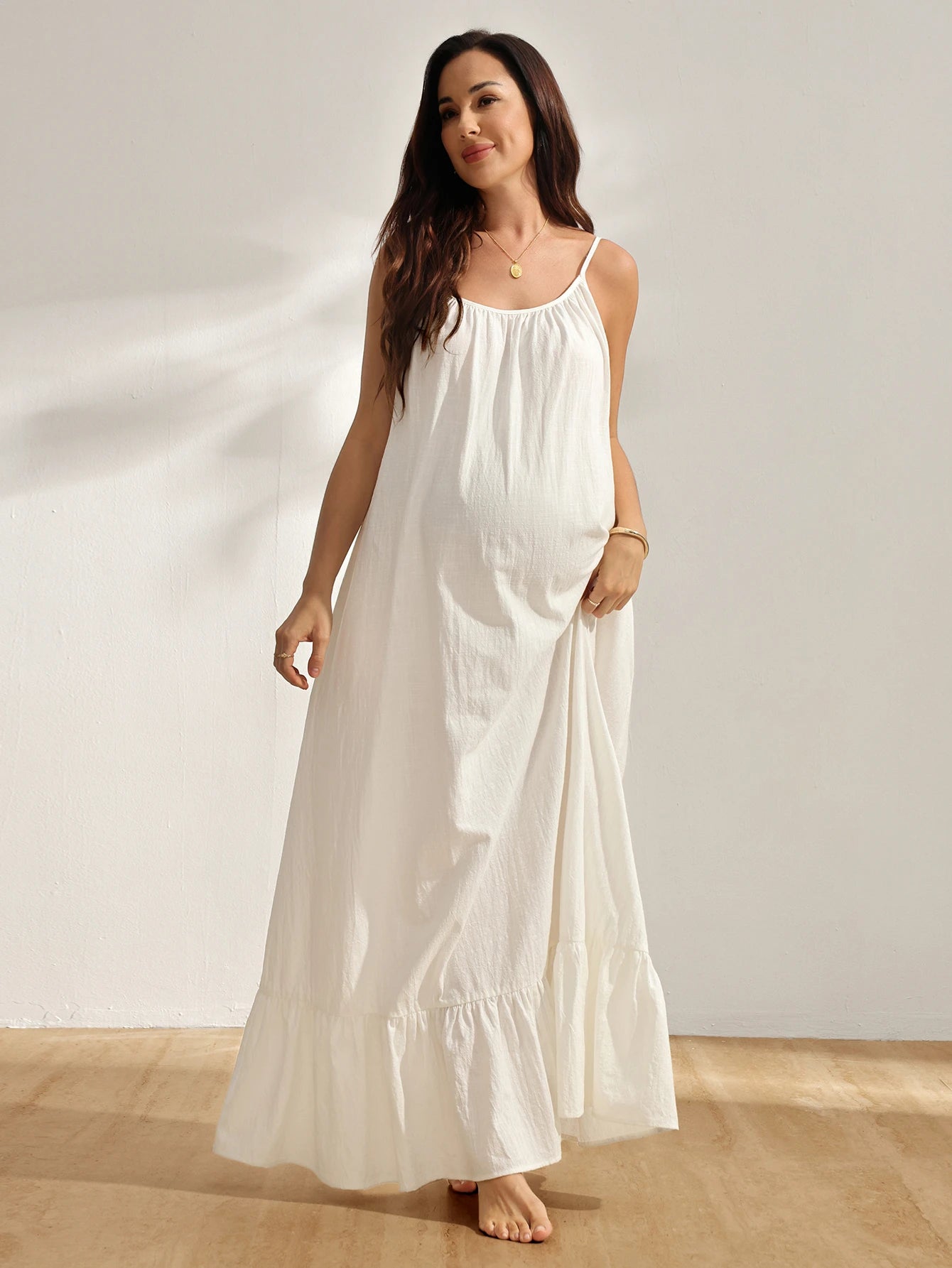 Vestido Gestante Longo de Alças com Costas Abertas e Barra com Babado - Off white