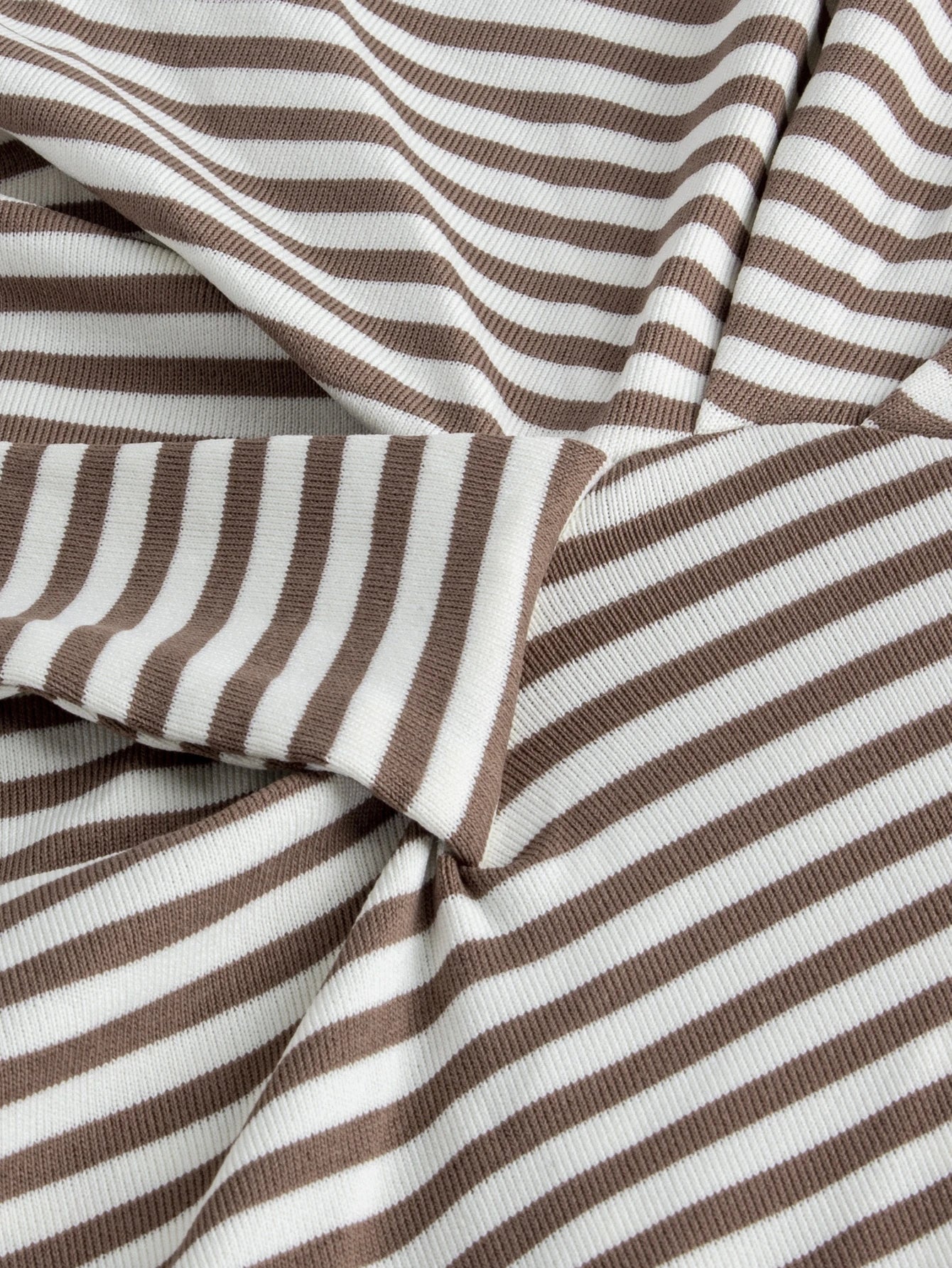Vestido Gestante Midi Listrado Manga Longa com Amarração Lateral - Café e branco