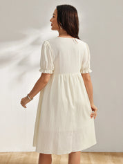 Vestido Gestante Midi Manga Bufante com Decote V, Amarração e Renda - Off-white