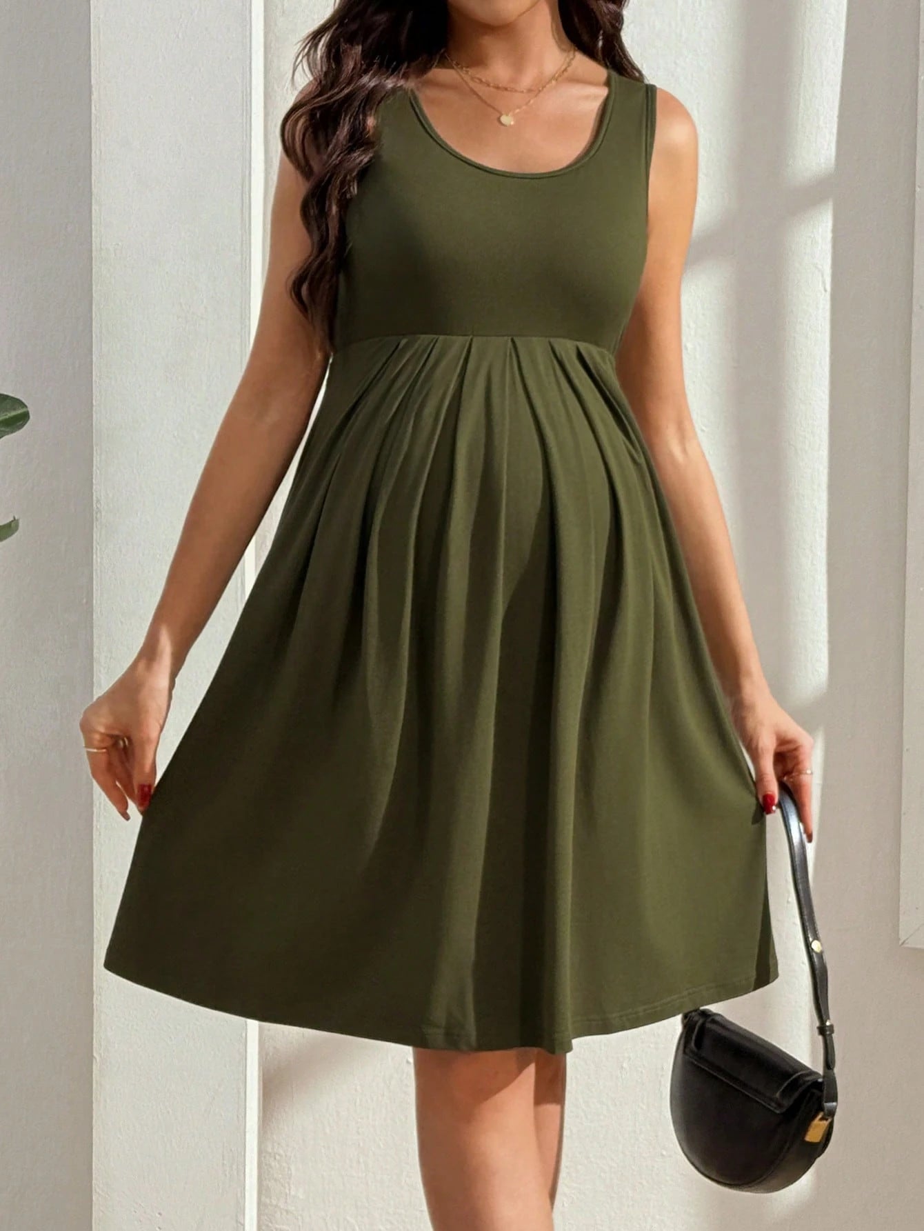 Vestido Gestante Regata Evasê com Decote Quadrado e Cintura Franzida - Verde militar
