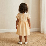 Vestido Infantil Bordado de Patinhos com Gola Peter Pan Moda Vintage Infantil 65 Kabannas 