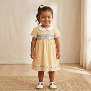 Vestido Infantil Bordado de Patinhos com Gola Peter Pan Moda Vintage Infantil 65 Kabannas Amarelo 2 Anos 