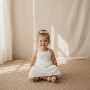 Vestido Infantil Branco de Verão com Recortes Delicados Moda Vintage Infantil 43 Kabannas 