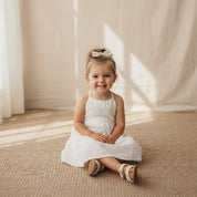 Vestido Infantil Branco de Verão com Recortes Delicados Moda Vintage Infantil 43 Kabannas 