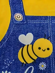 Vestido Infantil Feminino Estilo Jardineira com Estampa de Abelha e Manga Curta Vestido Infantil 07 Kabannas 