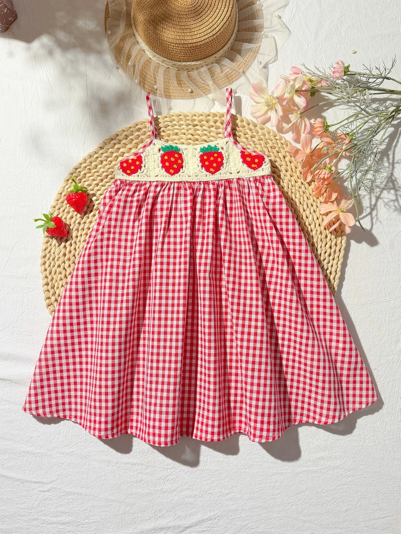 Vestido Infantil Menina Xadrez Vichy Crochê Morango com Alcinha - Vermelho